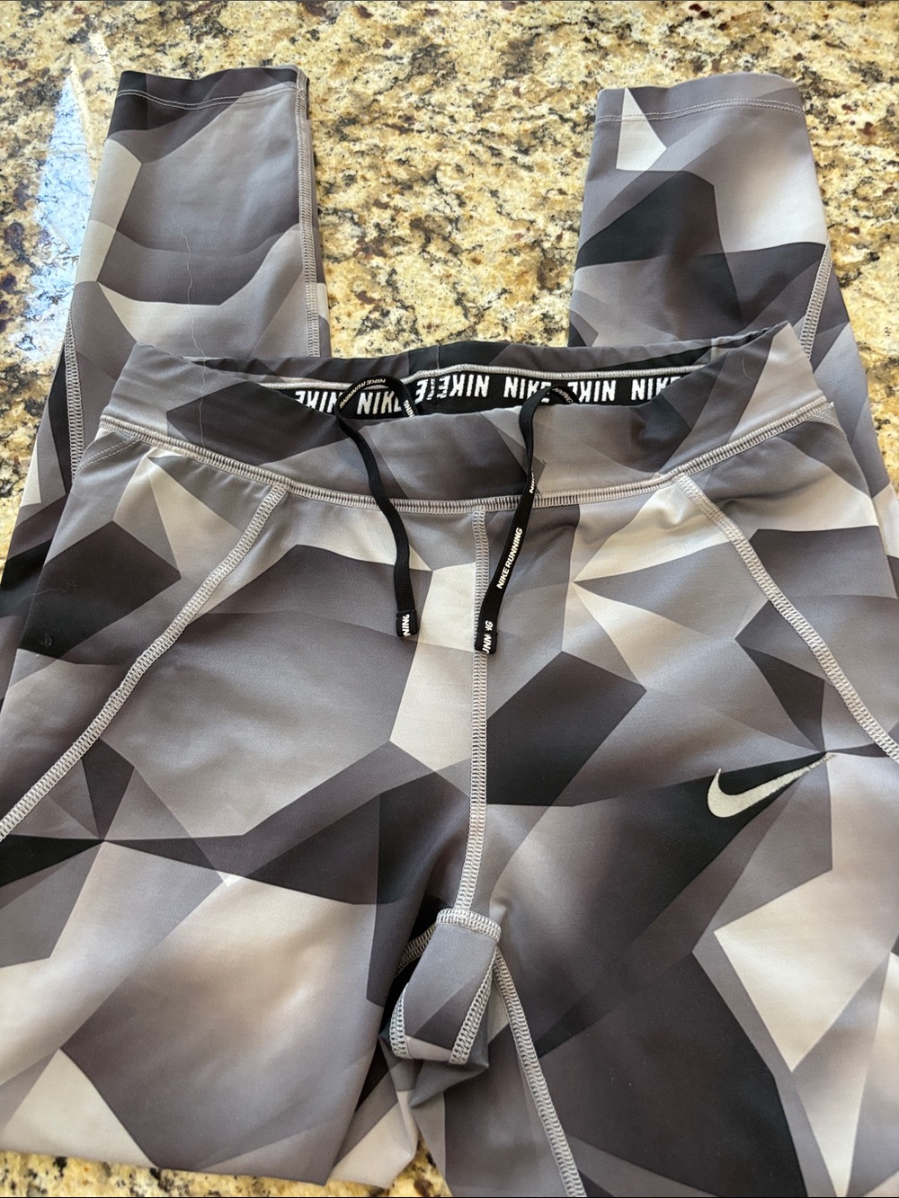 Nike Gray & Black Geometric Performance Leggings